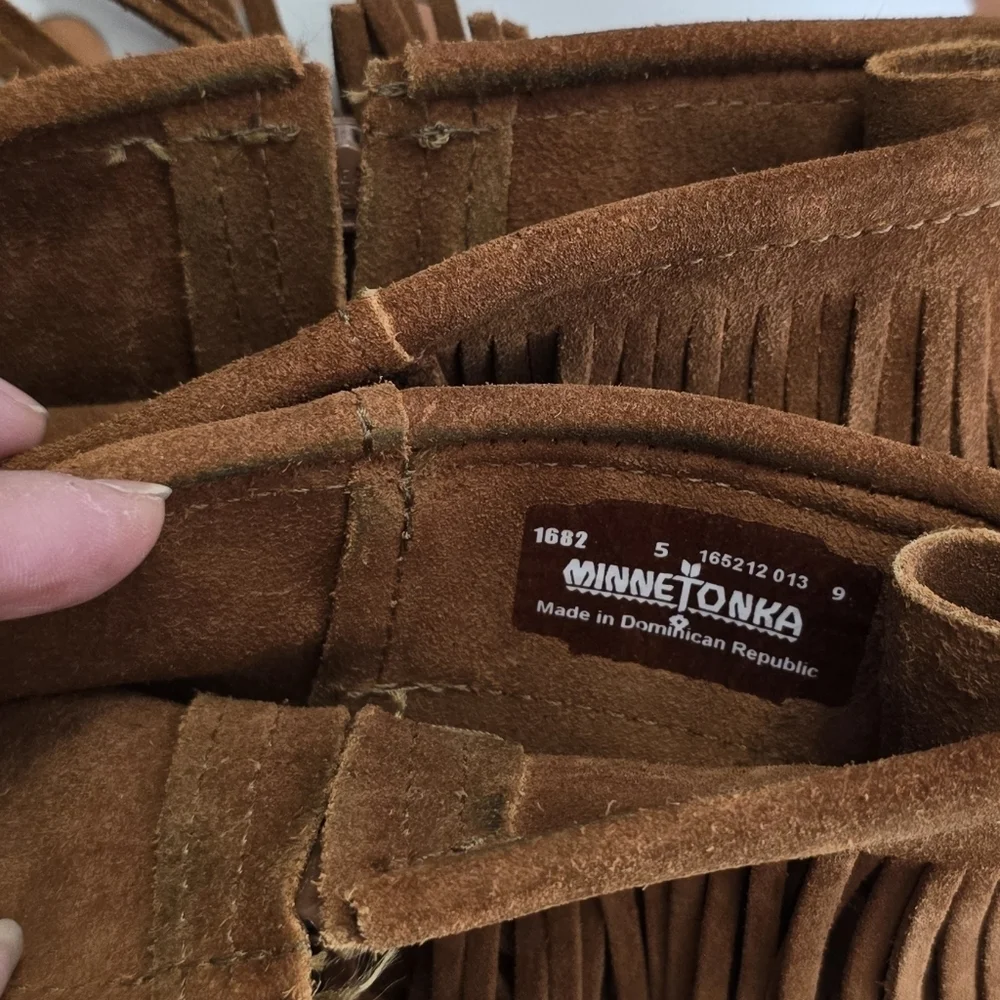 Minnetonka Double Fringe Suede Moccasin Indie Boho Boots Brown Size 5